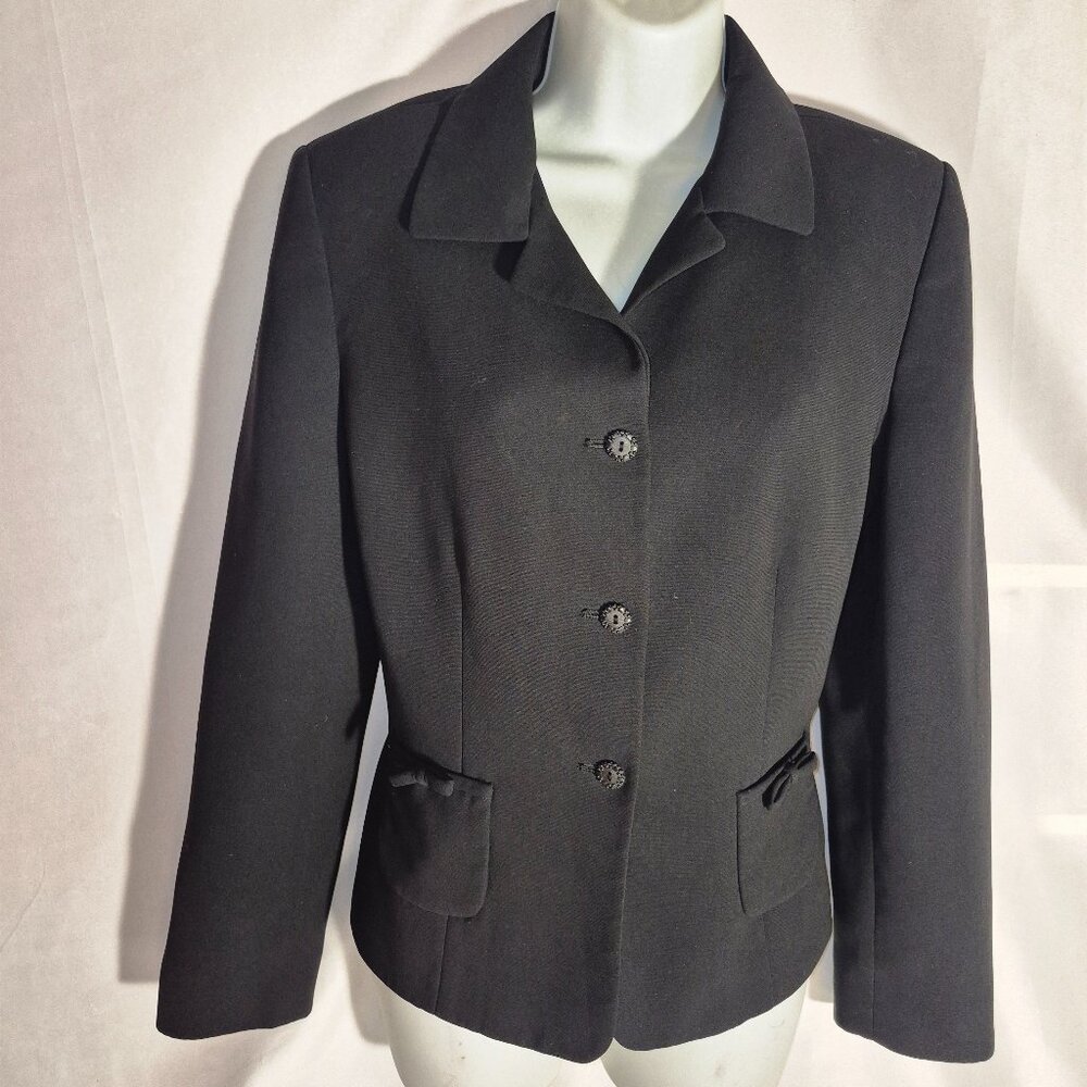 Le suit essentials Black Blazer three button front, pockets, in size 10